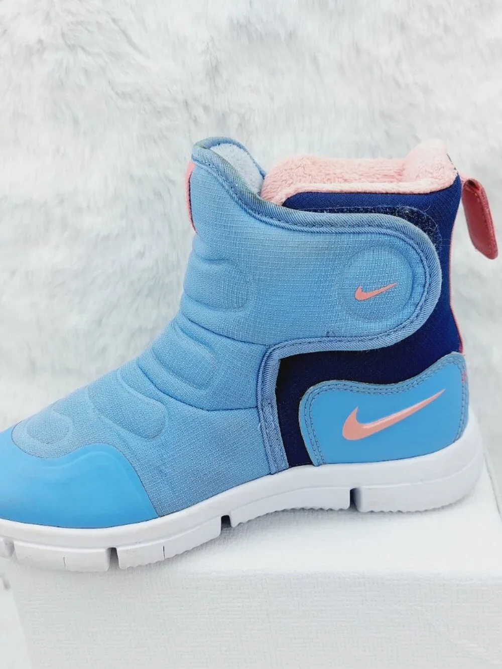 Nike Novice Girls' Light Blue Pink Gaze White Insulated Winter Boots Size 13.5